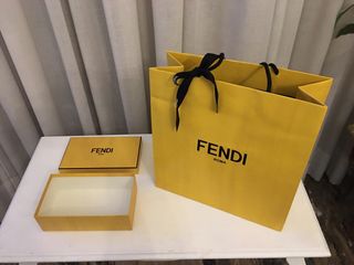 Fendi: Busta e scatola regalo
