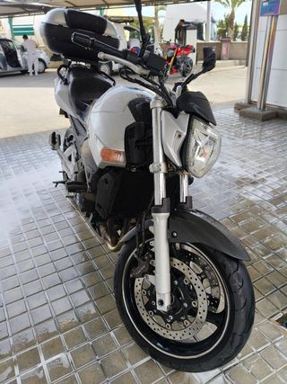 Suzuki GSR 600