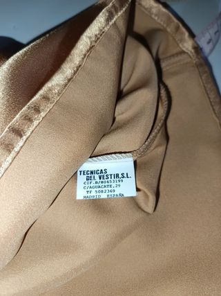 Top dorado con textura metálica y muy suave