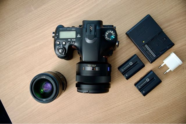 Sony A77 + Zeiss 85mm f/1.4 + Sony 35mm f/1.4