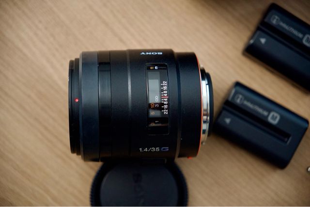 Sony A77 + Zeiss 85mm f/1.4 + Sony 35mm f/1.4