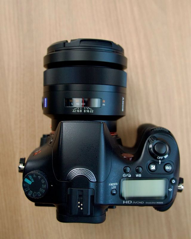 Sony A77 + Zeiss 85mm f/1.4 + Sony 35mm f/1.4