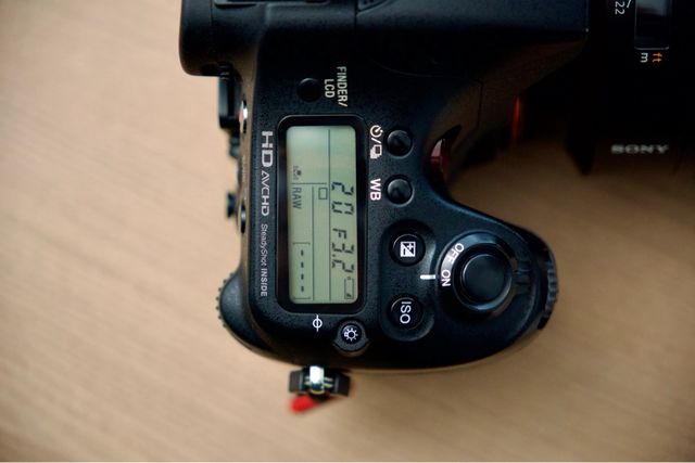 Sony A77 + Zeiss 85mm f/1.4 + Sony 35mm f/1.4