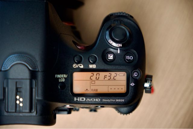 Sony A77 + Zeiss 85mm f/1.4 + Sony 35mm f/1.4