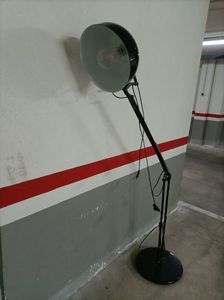 Lámpara retro articulada.
