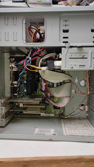 Torre retro pc windows 98 pentium iii