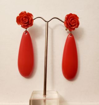 Pendientes de lágrima y rosa color rojo