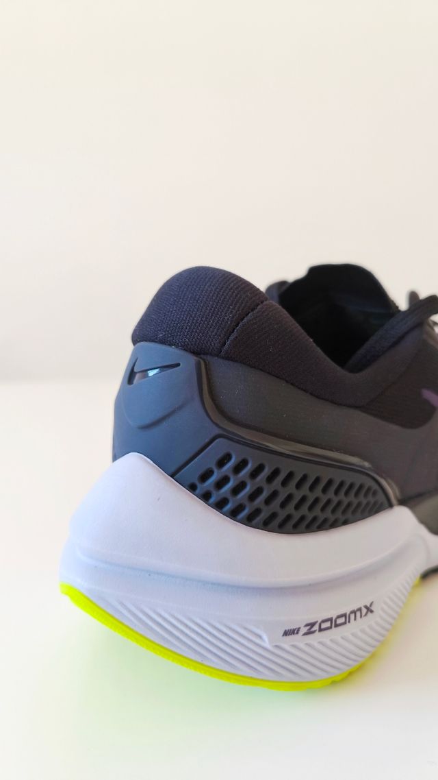 Zapatillas Nike Vomero 15 - Negras/Moradas