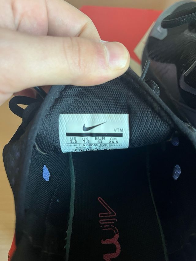 Nike Air Max 270 - Negras/Gasolina