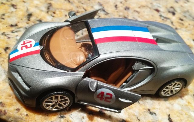 Bugatti Chiron miniatura