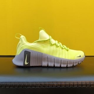 Zapatillas Nike Metcon 6 amarillas de segunda mano por 129,99 EUR en Dos  Hermanas en WALLAPOP