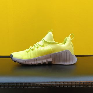 Zapatillas Nike Metcon 6 amarillas de segunda mano por 129,99 EUR en Dos  Hermanas en WALLAPOP
