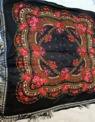 Mantón flecos negro 120x120