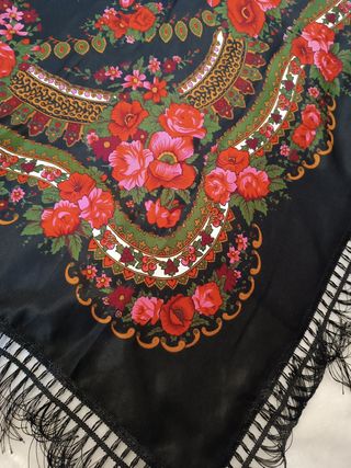 Mantón flecos negro 120x120