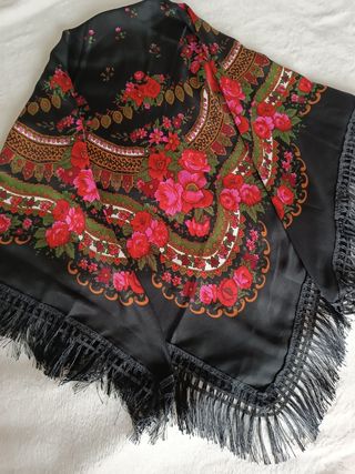 Mantón flecos negro 120x120