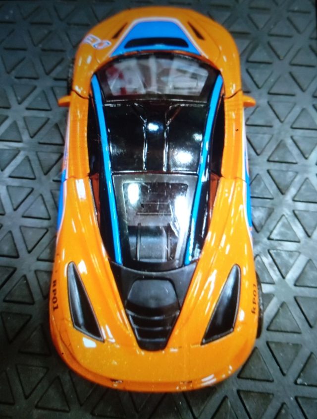 Coche McLaren 765LT miniatura
