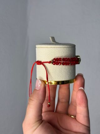 Pulsera roja con Van Cleef 