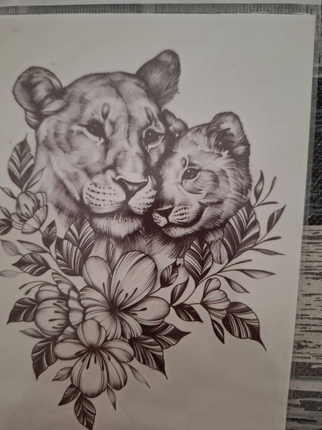 Tatuaje temporal leona madre