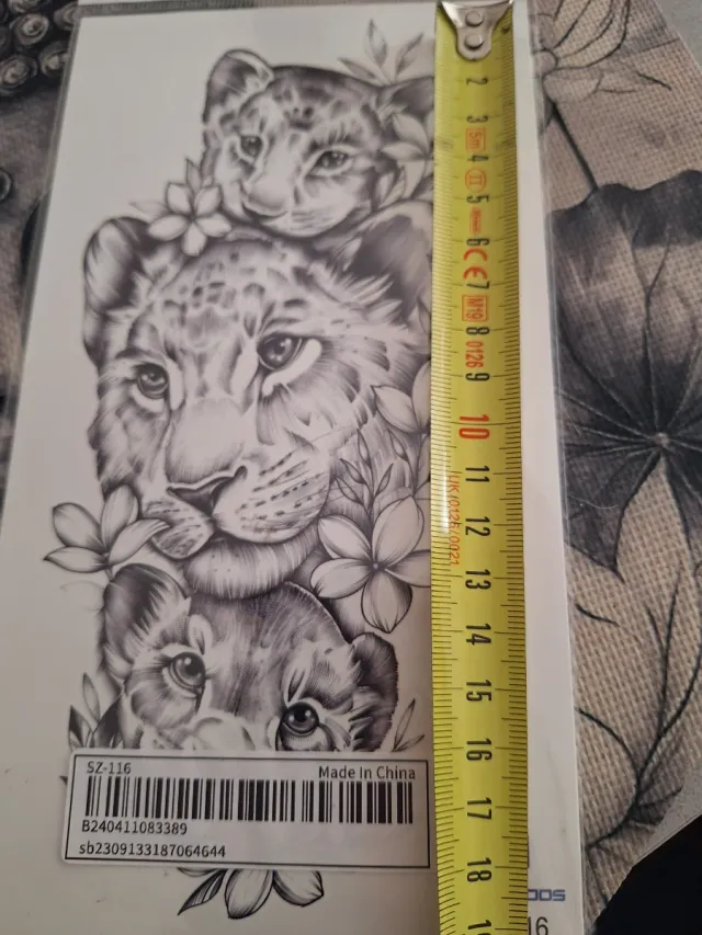 Tatuaje temporal leona familia