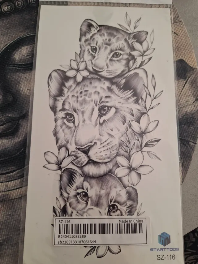 Tatuaje temporal leona familia