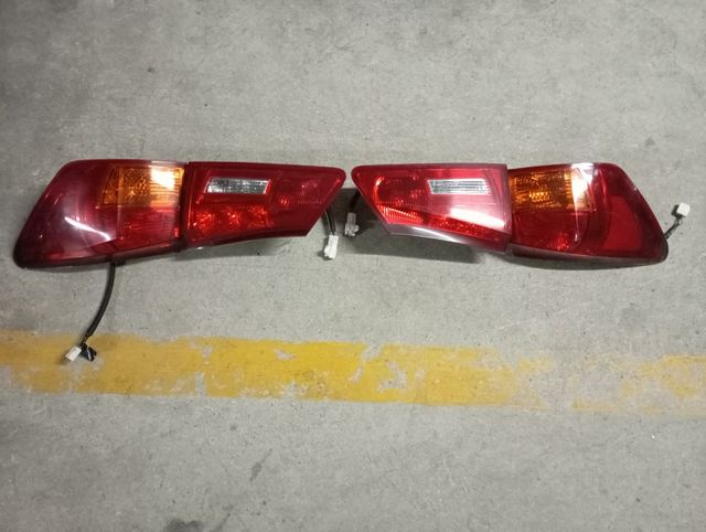 Pilotos traseros lexus is 220