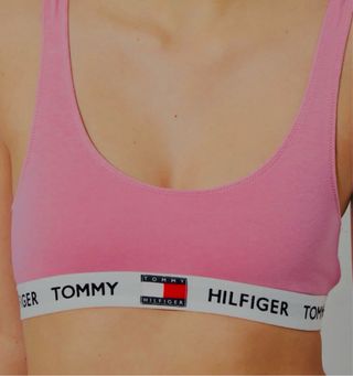Top deportivo Tommy Hilfiger talla L con etiqueta
