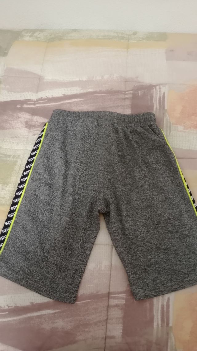 Bermuda niño gris-verde,talla 16A