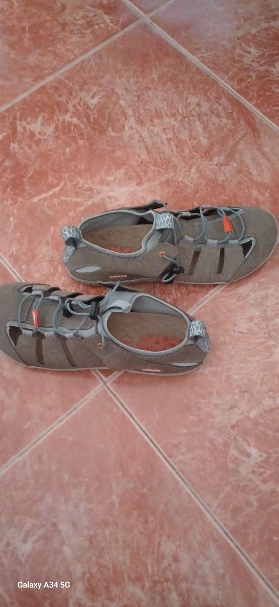 Zapatilla lizard ,montaña o calle