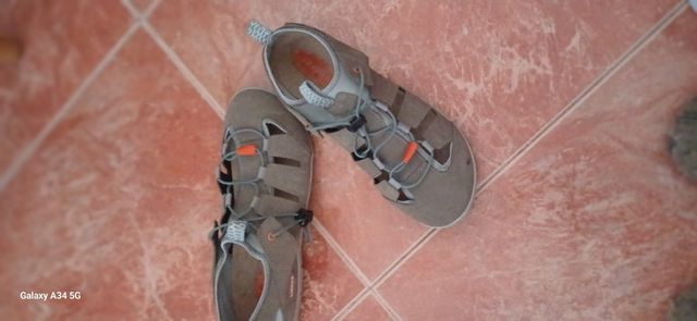 Zapatilla lizard ,montaña o calle