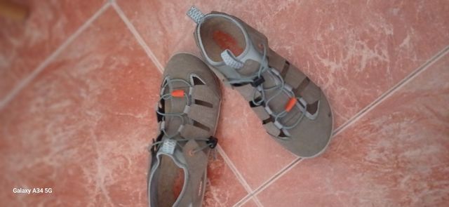 Zapatilla lizard ,montaña o calle