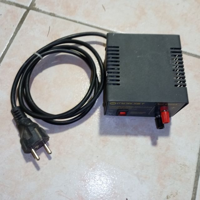 Alimentatore MICROSET L200A 13,5V 2A