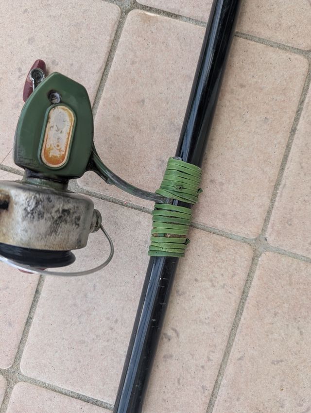 Canna da pesca vintage con mulinello
