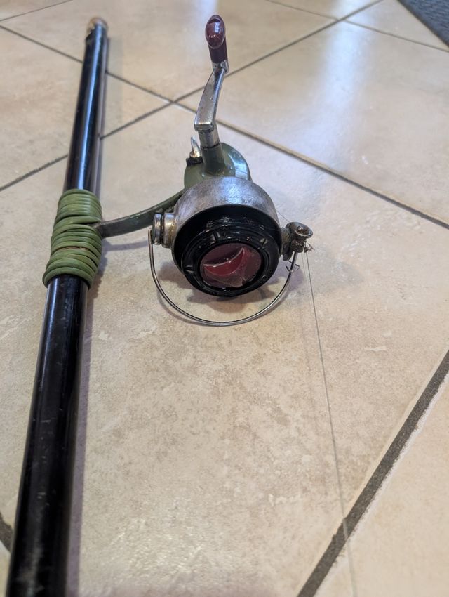 Canna da pesca vintage con mulinello