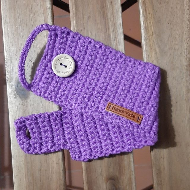 Funda taza ganchillo morada - artesanal