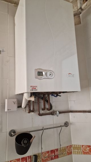 Caldera ferroli en buen estado calentador