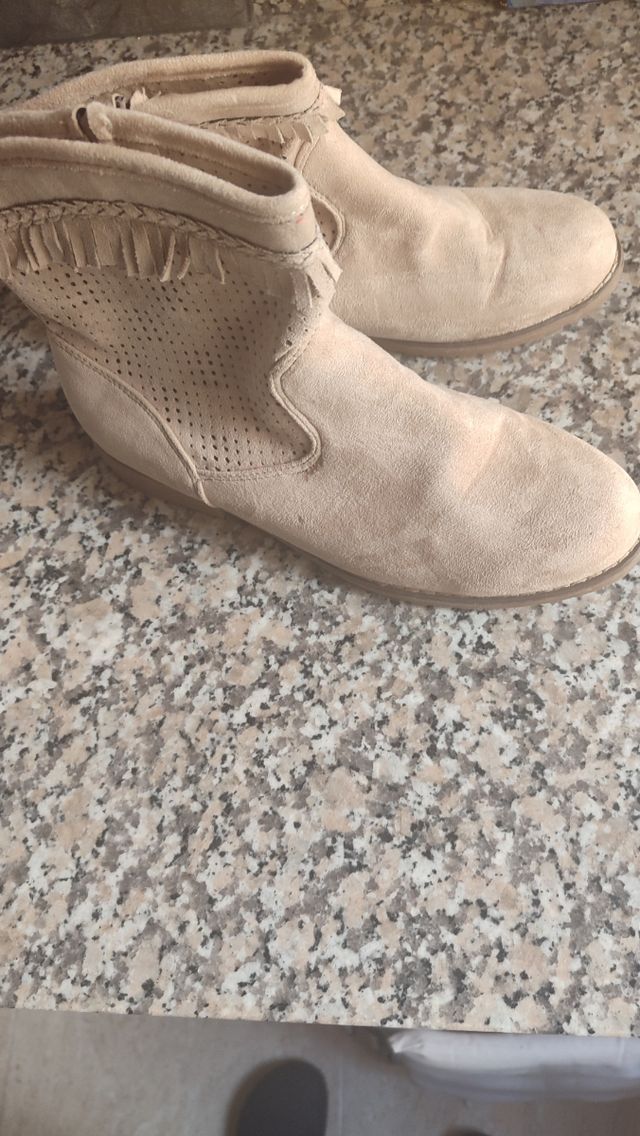 Botines beis con flecos