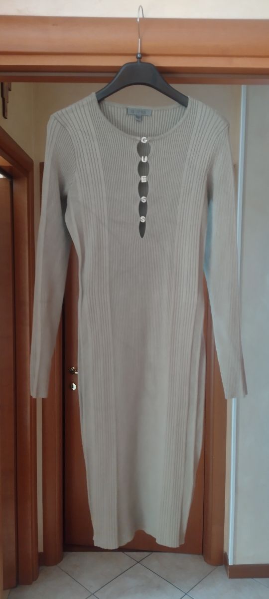 Abito Guess beige con dettagli