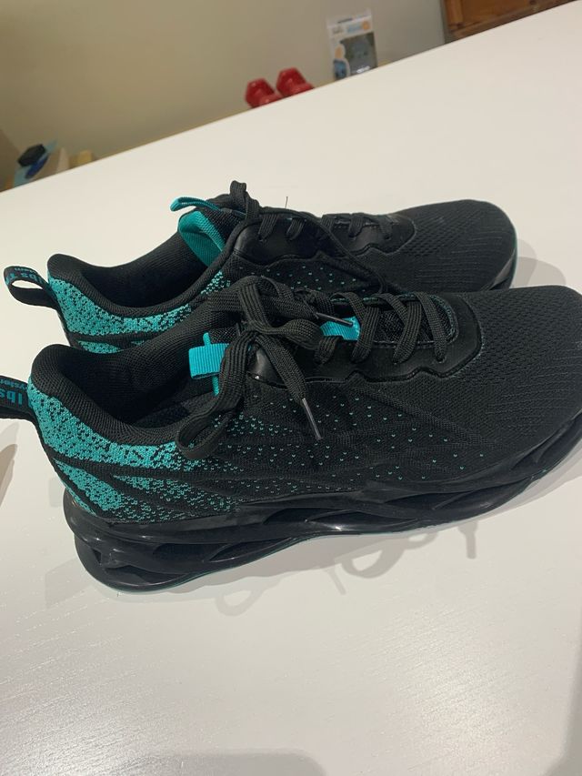 Scarpe sportive nere e teal
