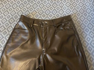 Pantalón largo negro de cuero