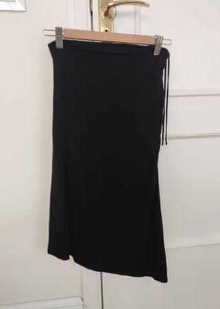 Falda de licra negra asimétrica