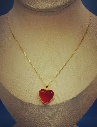 Colgante de oro 18k, y una cadena incluida 