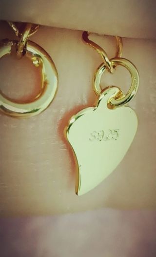 Colgante de oro 18k, y una cadena incluida 