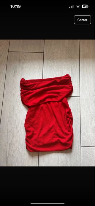 Top rojo hombros descubiertos