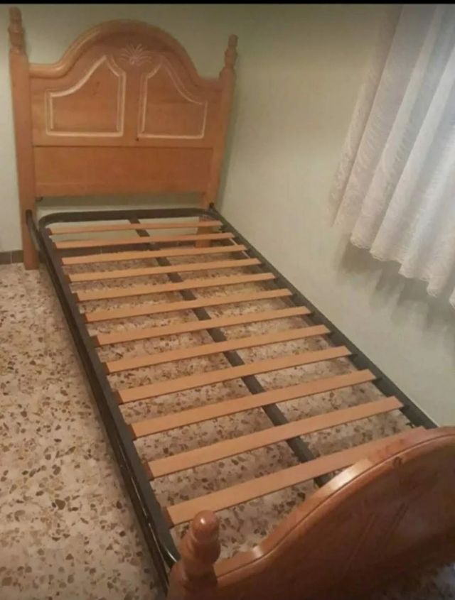 Cama de pino macizo