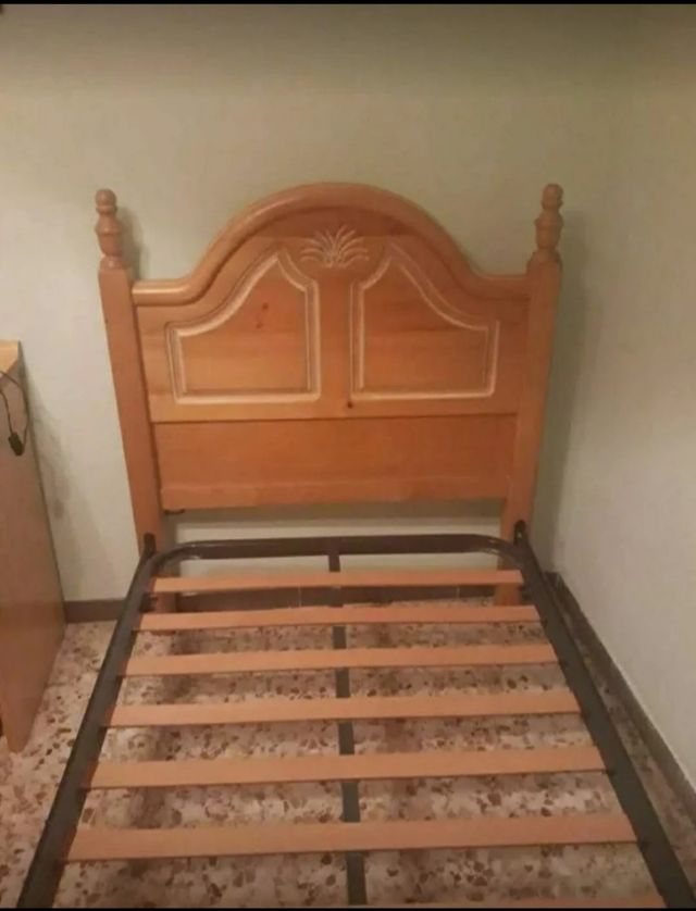 Cama de pino macizo