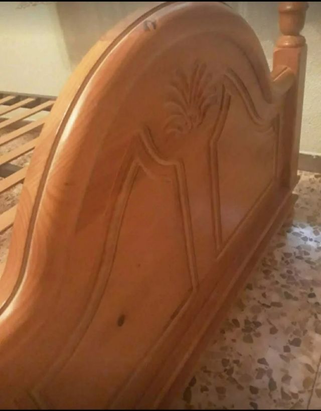 Cama de pino macizo