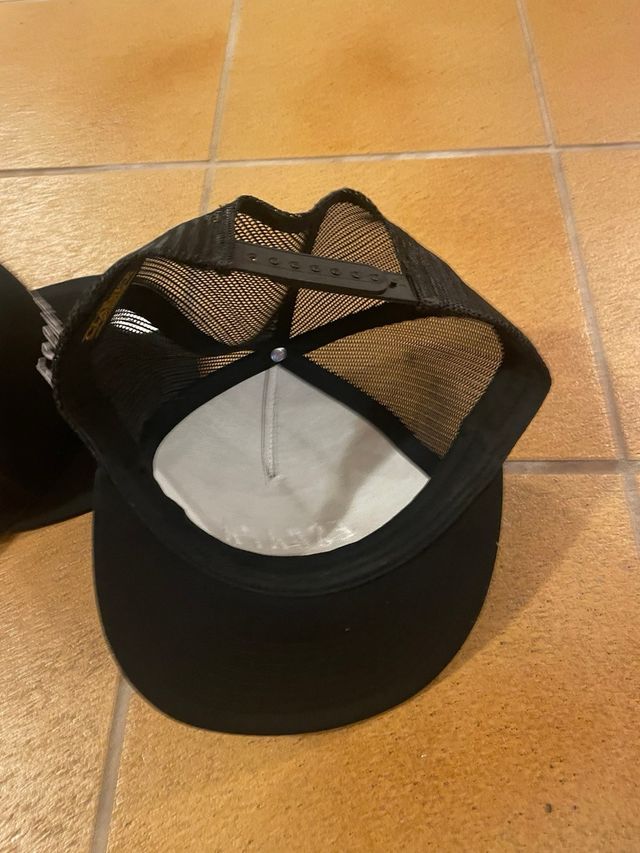 Gorras Escapa negras nuevas a estrenar
talla única