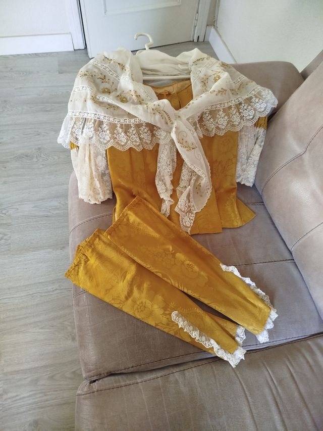 Vestido de fallera con zapatos