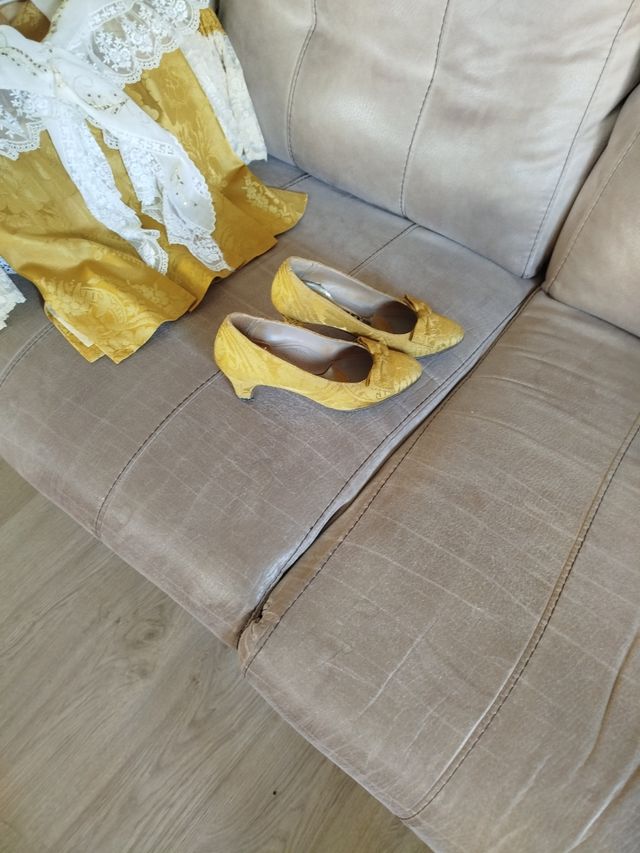 Vestido de fallera con zapatos