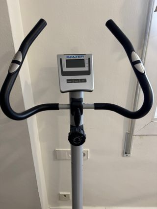 Bicicleta estática Salter PT0070. Muy poco uso.
